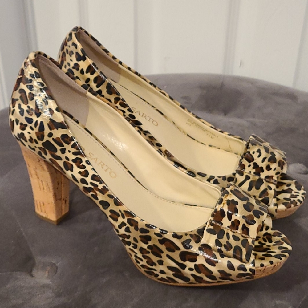 LIKE NEW!!! Leopard print, peep toe heels with bow💞